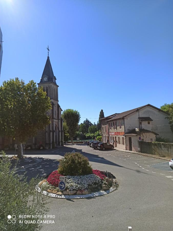 Hotel De La Place Loyettes Buitenkant foto